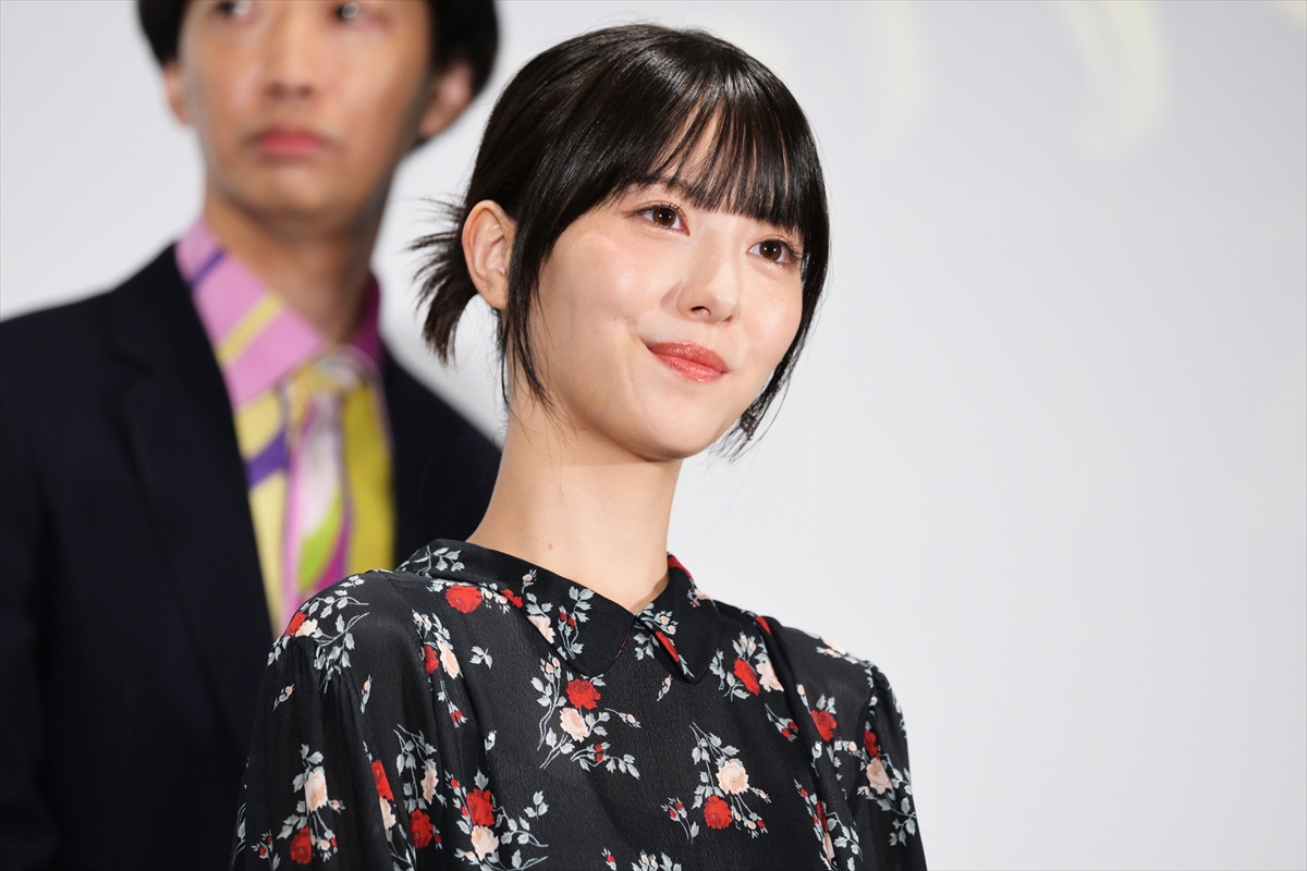 三谷幸喜、25年ぶりフジ連ドラ手掛け笑顔で「ただいま」　主題歌を手掛けるYOASOBIを絶賛