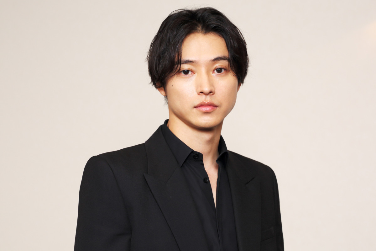 山崎賢人＆土屋太鳳、朝ドラ以来の夫婦役に息ぴったり　「前世でも出会っていたのかも」