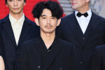 永山瑛太、映画『宝島』東京プレミア レッドカーペットイベントに登場