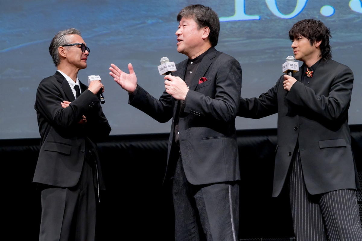 渡部篤郎、舞台挨拶で涙　佐藤二朗「いきなり泣き出すからびっくりしちゃった」