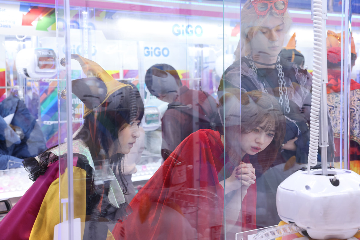 『ESCAPE』“結以”桜田ひより&“大介”佐野勇斗たちが仮装して街へ 「青春」「愛おしい」の声