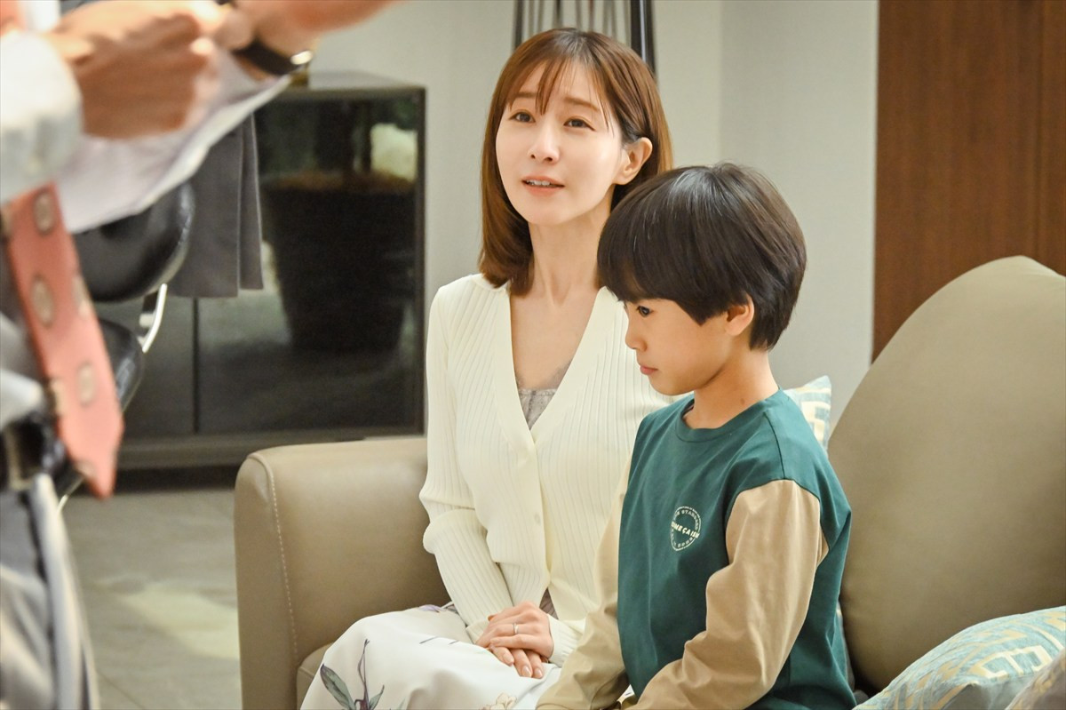 『フェイクマミー』第4話 “茉海恵”川栄李奈、“薫”波瑠の妹として学校のファミリーデーに参加