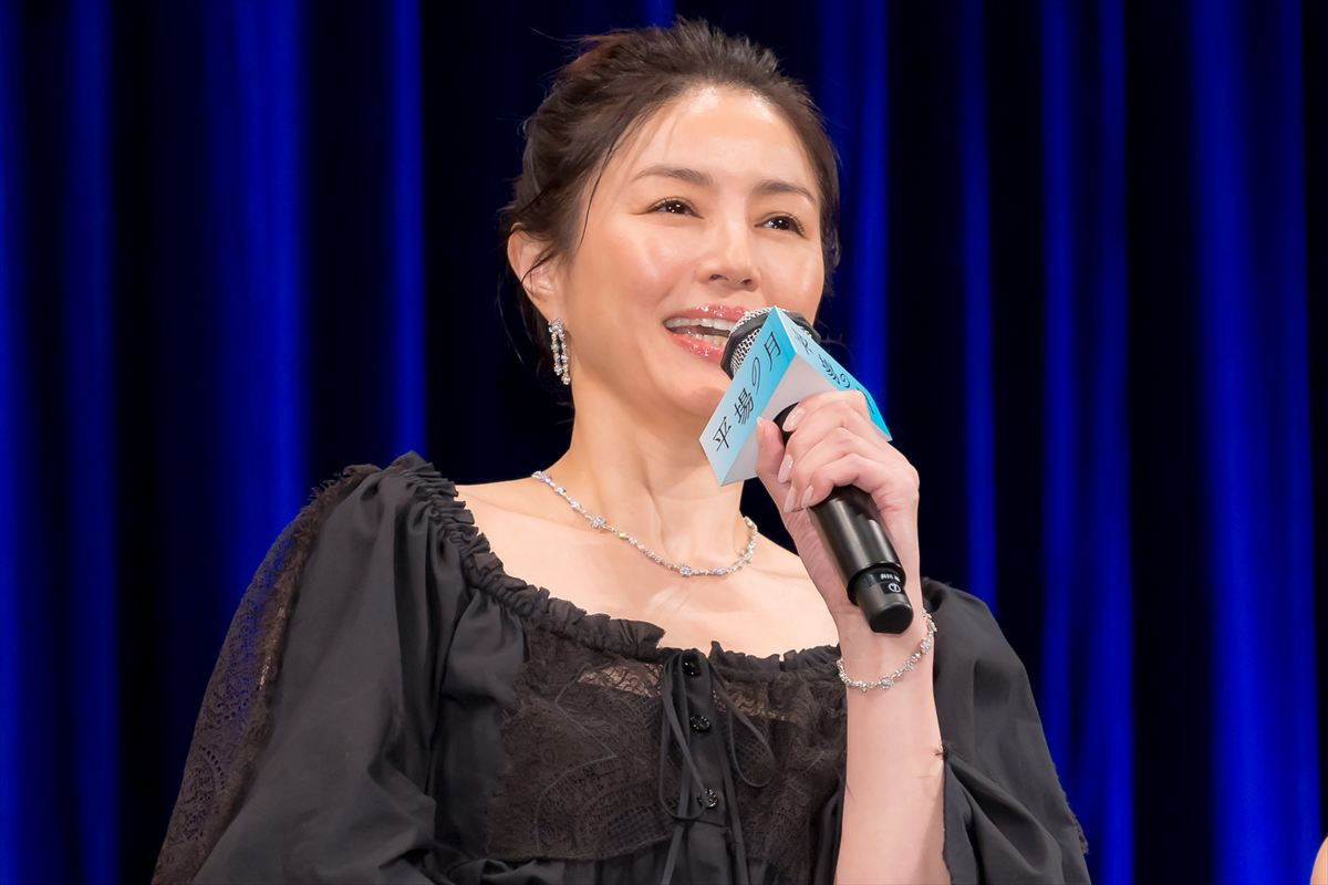 井川遥、堺雅人は「優秀な生徒さんみたいな感じ」　撮影中に2人で体操