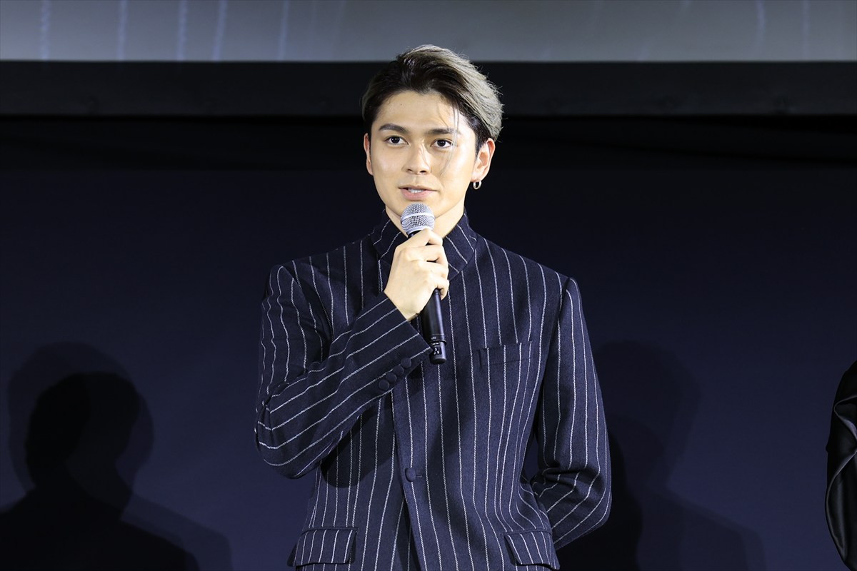 『港のひかり』、主演・舘ひろし＆藤井道人監督らが輪島市でレッドカーペットをかっ歩「プレミア上映はこの輪島でやりたかった」