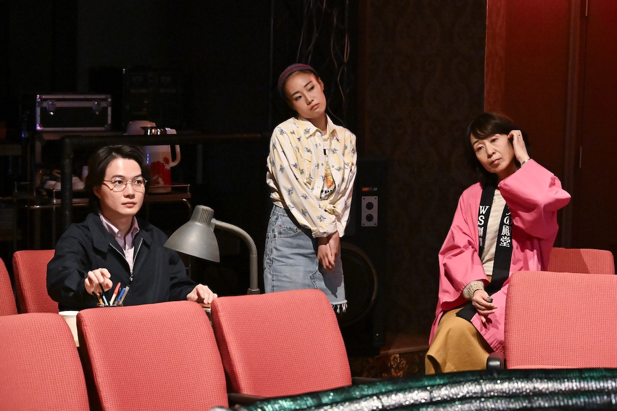 『もしがく』“樹里”浜辺美波、カチューシャ＆私服姿に称賛続々「レトロかわいい!!」「80年代アイドル」