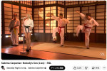 サブリナ・カーペンター、ミニ柔道着でパフォーマンス　※「Saturday Night Live」YouTubeのスクリーンショット