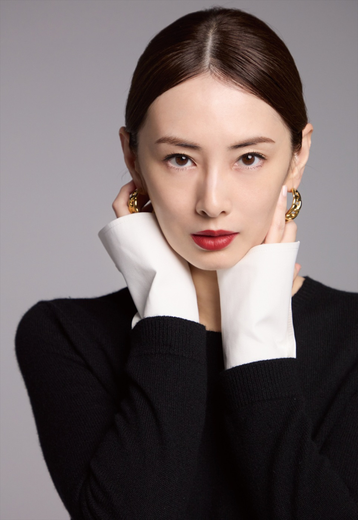 北川景子がエレガンスに魅せる！　2026年カレンダー発売　表紙2種＆特典カット4点公開