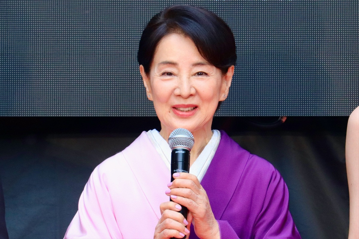 吉永小百合は美しい着物姿&のんはタイトな大胆ドレスで登場<第38回東京国際映画祭>