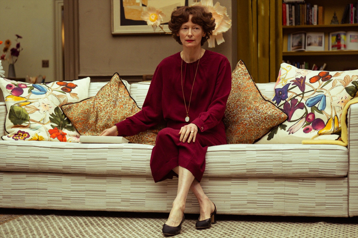 ティルダ・スウィントンの猫耳姿も！　オッペンハイマー監督がおくるミュージカル映画『THE END』シーン写真6点解禁