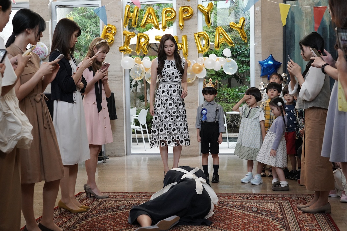 『娘の命を奪ったヤツを殺すのは罪ですか?』“レイコ”齊藤京子、“成瀬”白岩瑠姫からのハグに呆然「どういうこと?」「キュン」