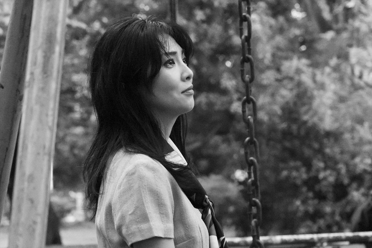 『星と月は天の穴』田中麗奈が娼婦役で切り開く新境地！　主演・綾野剛への愛と執念を体現　場面写真解禁