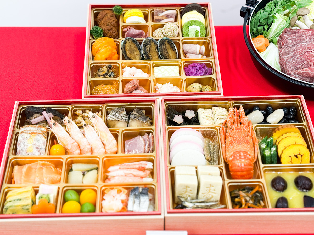 「ファミマのおせち2026」取材