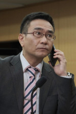 東野圭吾スペシャルドラマ『雪煙チェイス』に出演する八嶋智人