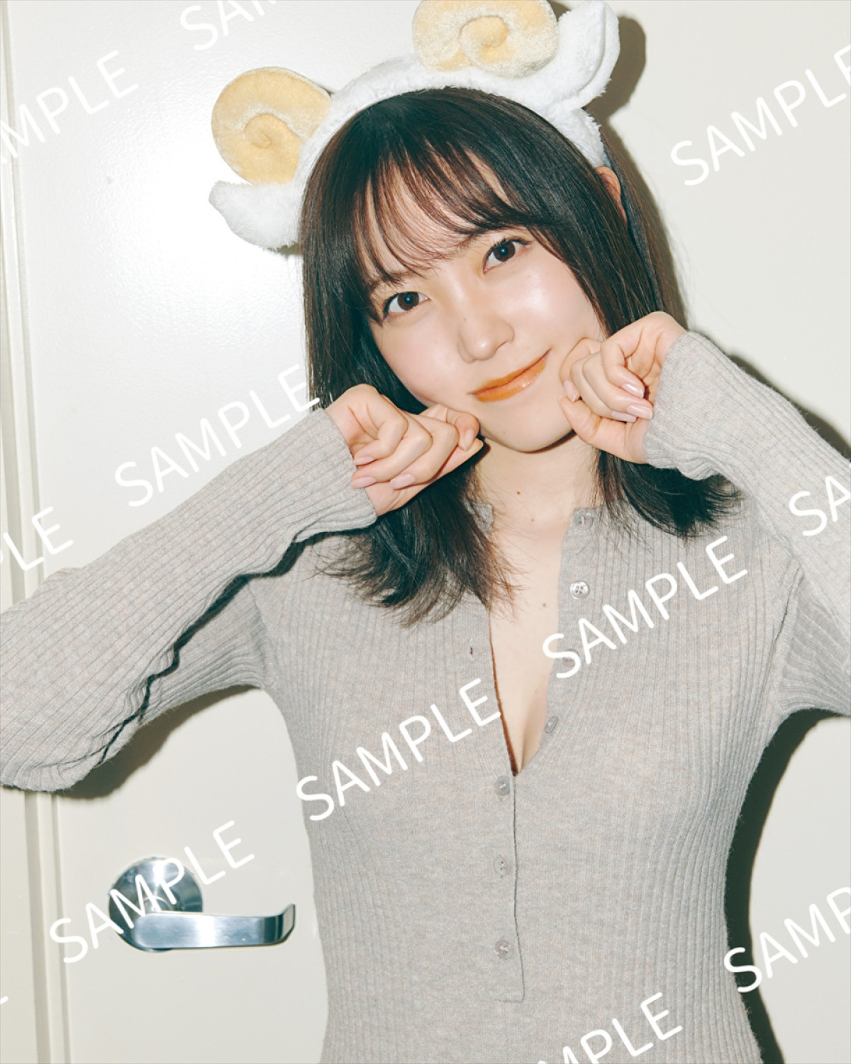 櫻坂46・松田里奈、あふれる笑顔から水着カットまで！　1st写真集『まつりの時間』書店別特典12種ビジュアル解禁
