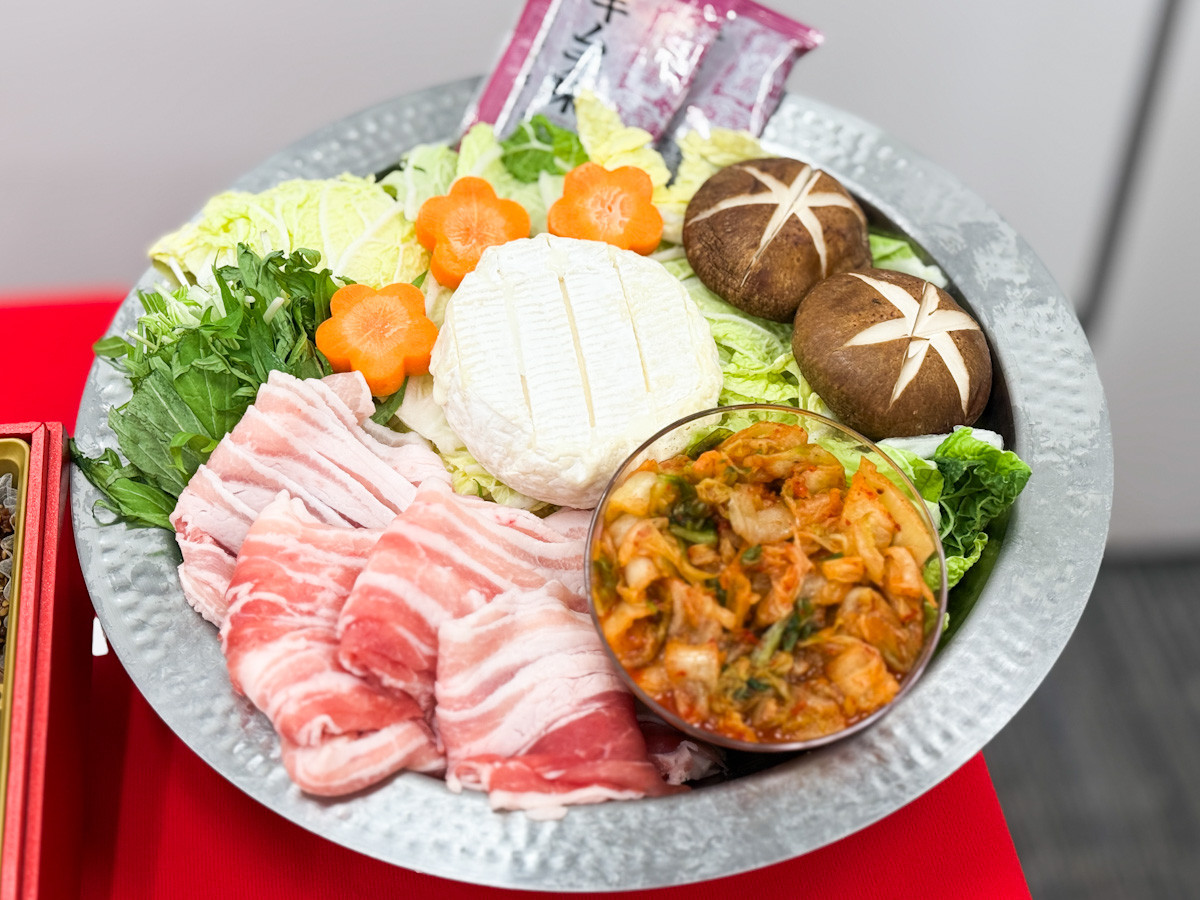 「ファミマのおせち2026」取材