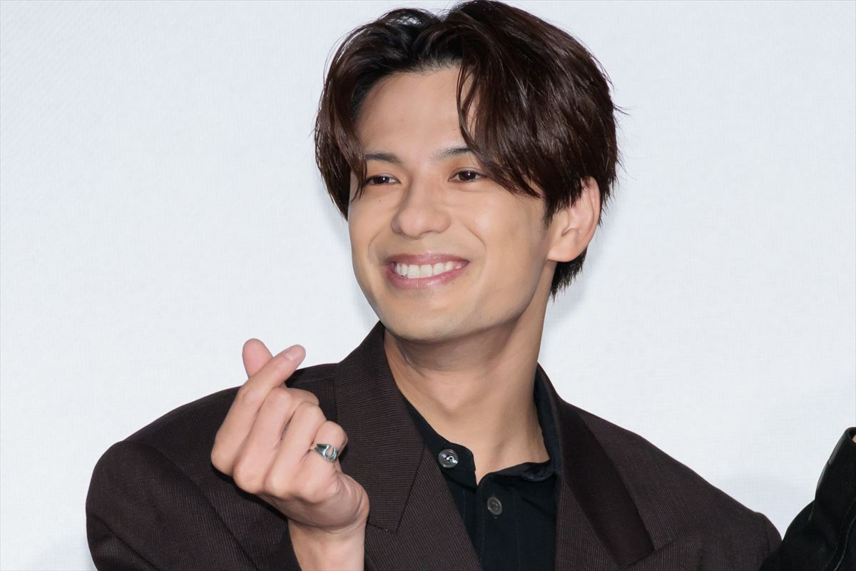 Snow Man・向井康二、森崎ウィンの手を突然握る「繋いでほしいんかなって」