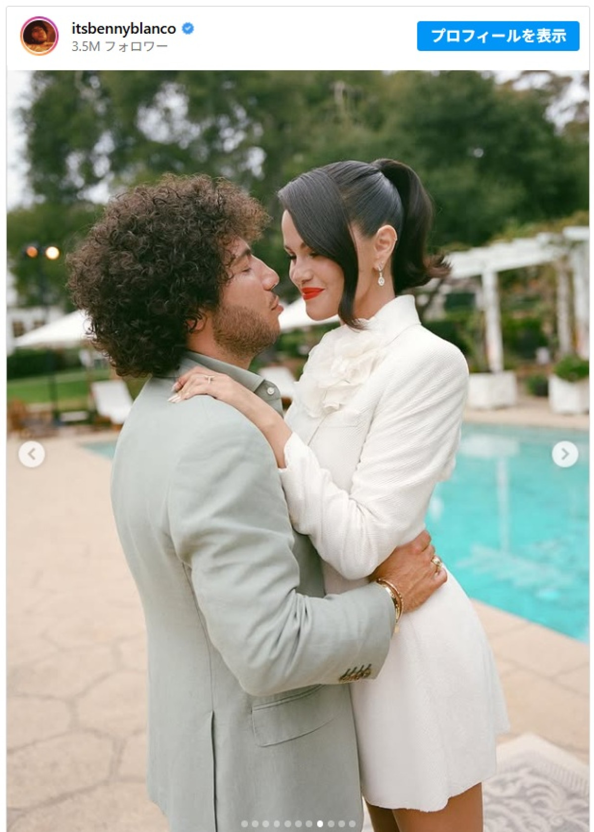 手を握るセレーナ・ゴメス＆テイラー・スウィフトの姿が胸熱！　ベニー・ブランコが結婚式の未公開ショットをシェア