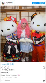 ハローキティとハグ　※「マライア・キャリー」インスタグラム