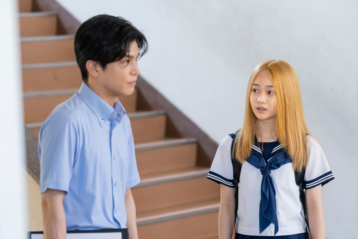 白鳥玉季、人生初の“金髪”に挑戦！　岩田剛典主演『金髪』場面写真解禁