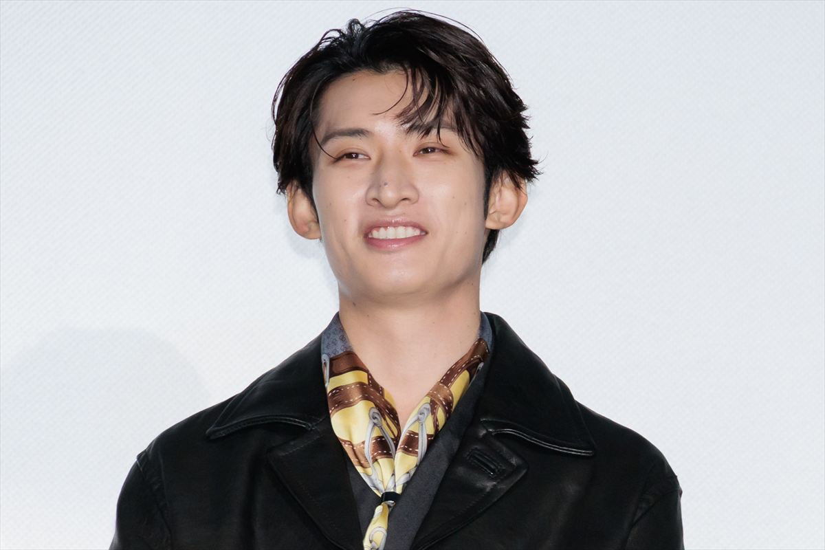 Snow Man・向井康二、森崎ウィンの手を突然握る「繋いでほしいんかなって」