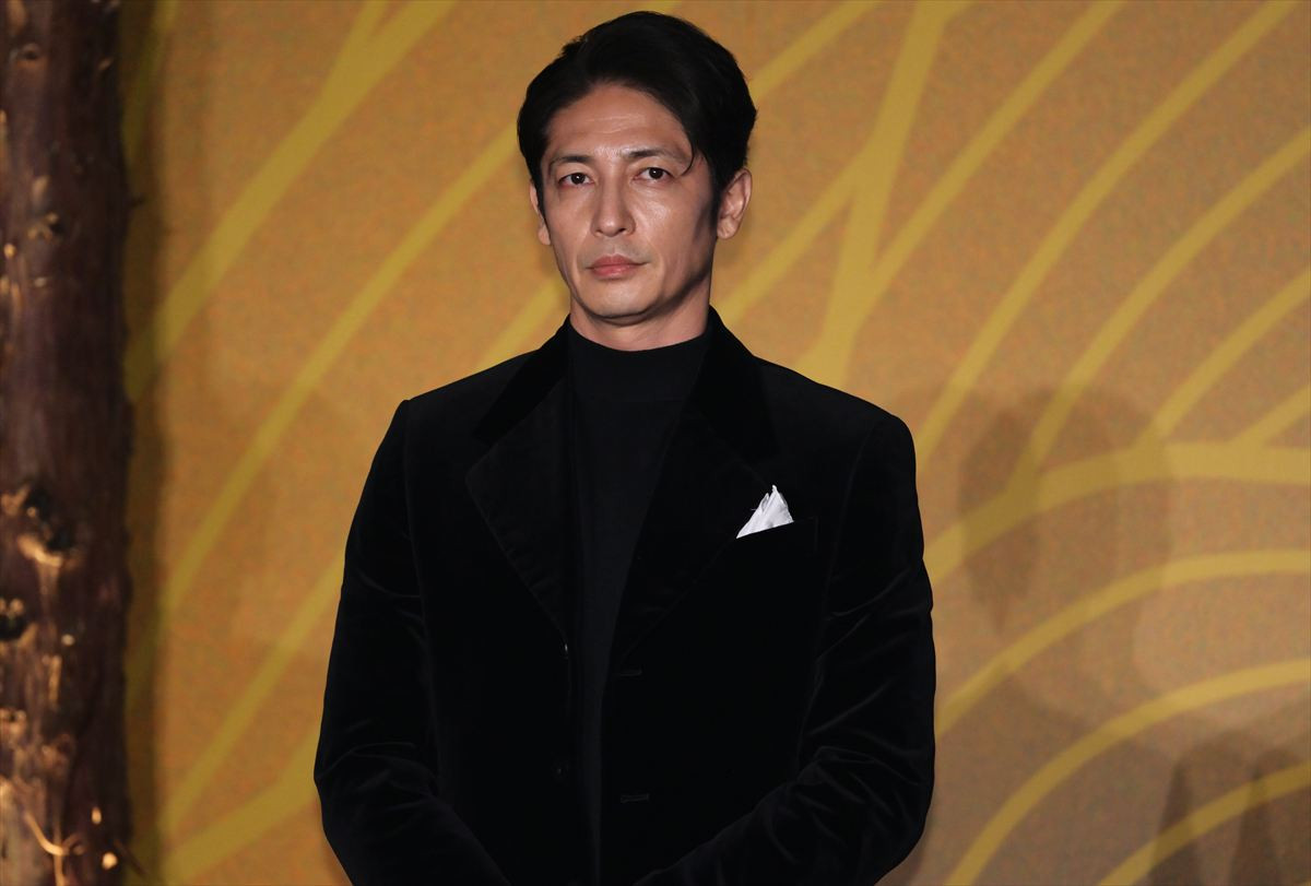 岡田准一、殺陣で怪我した直後にロケハン　鉄人ぶり明かされ照れ笑い