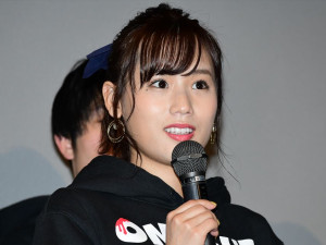 秋山ゆずき（2019年撮影）