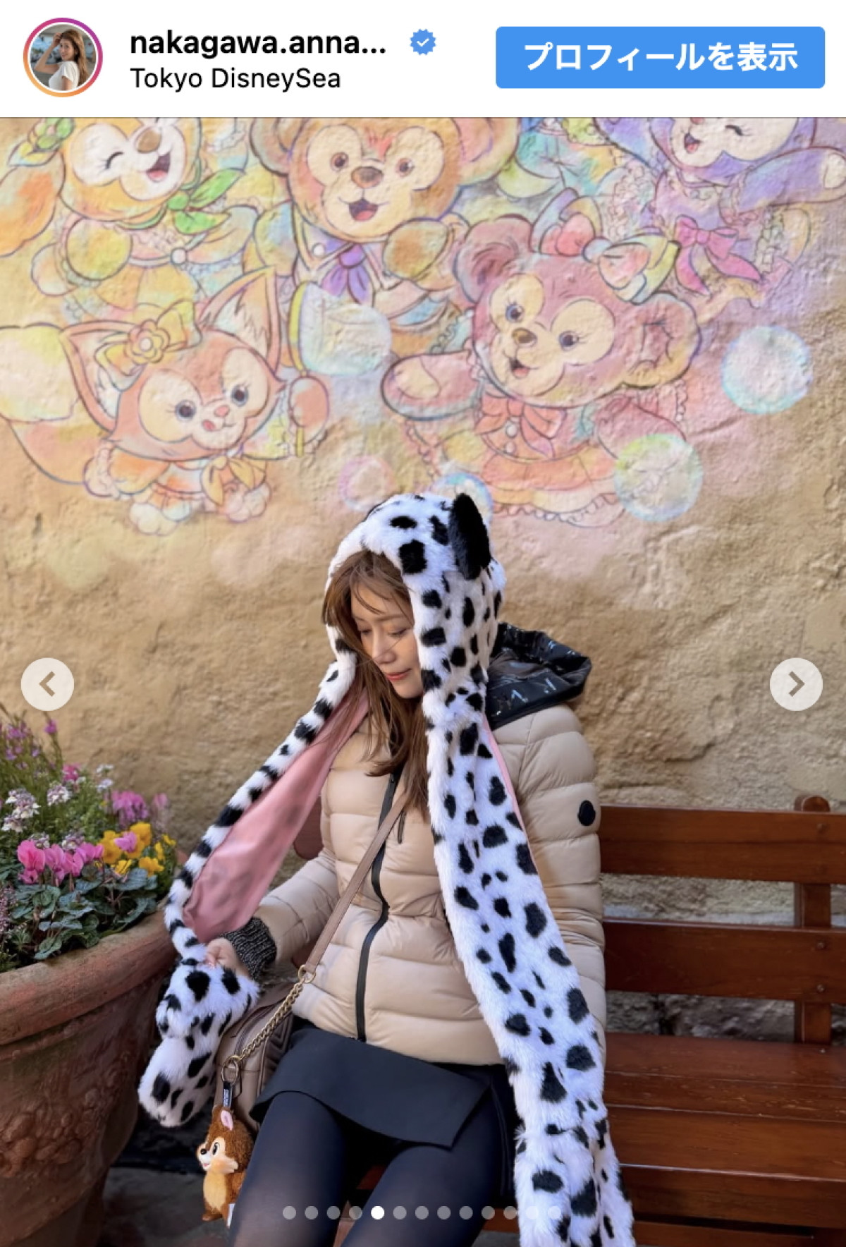 元NHK女子アナ・中川安奈、“気合のミニ丈”ディズニーショット　美人妹も顔出し