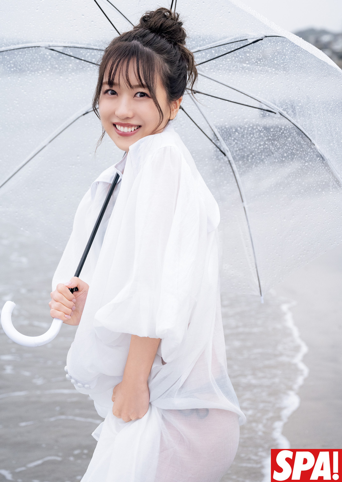 日本最強のグラビア姉妹が表紙！　小悪魔な姉＆天使の妹が美の競演