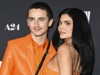 ティモシー・シャラメ＆カイリー・ジェンナー、『マーティ・シュプリーム 世界をつかめ』LAプレミアにペアルックで登場