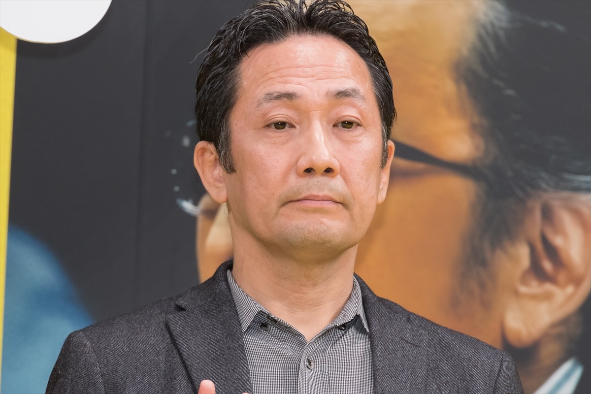 阿部寛、初のキャスター役でセリフ量は“過去最高”　生見愛瑠「信じられないぐらいのセリフ量を一発でこなされていた」