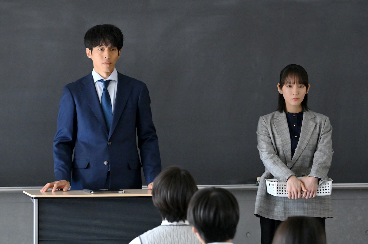 『御上先生』第2話　“御上”松坂桃李、“神崎”奥平大兼による不倫記事について生徒たちに討論させる