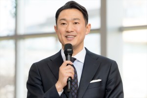 野上慎平・テレビ朝日アナウンサー、ドラマ『プライベートバンカー』記者会見で司会を担当