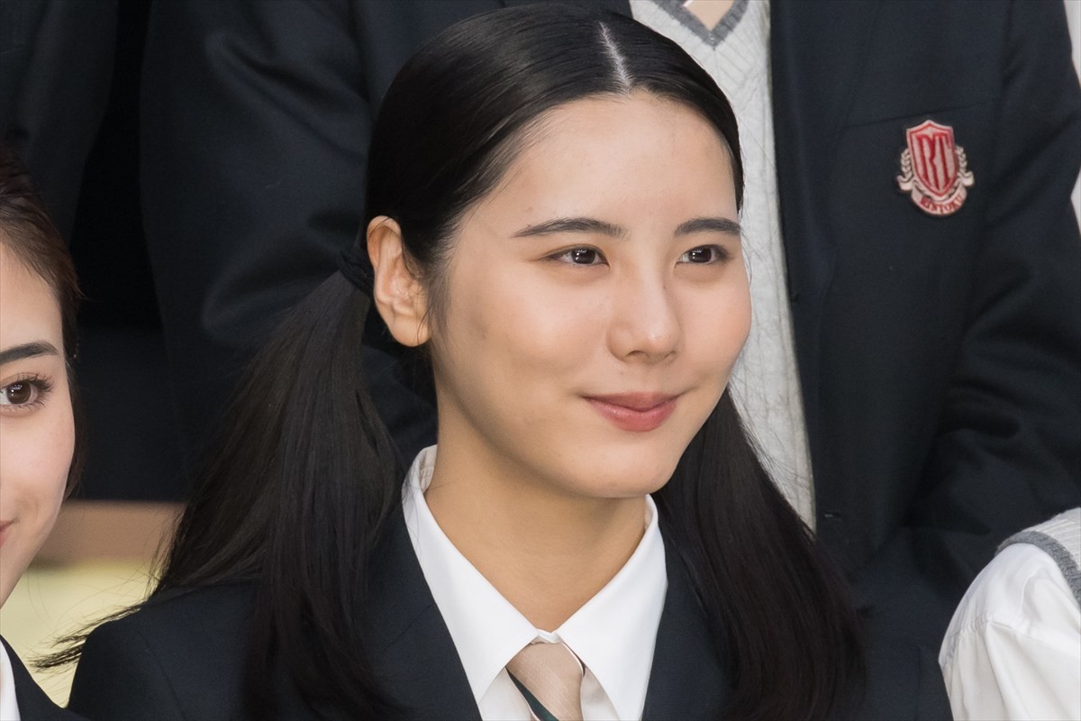 松坂桃李＆吉岡里帆、生徒役・奥平大兼の暴露に「見られてる（笑）」「恥ずかしい」