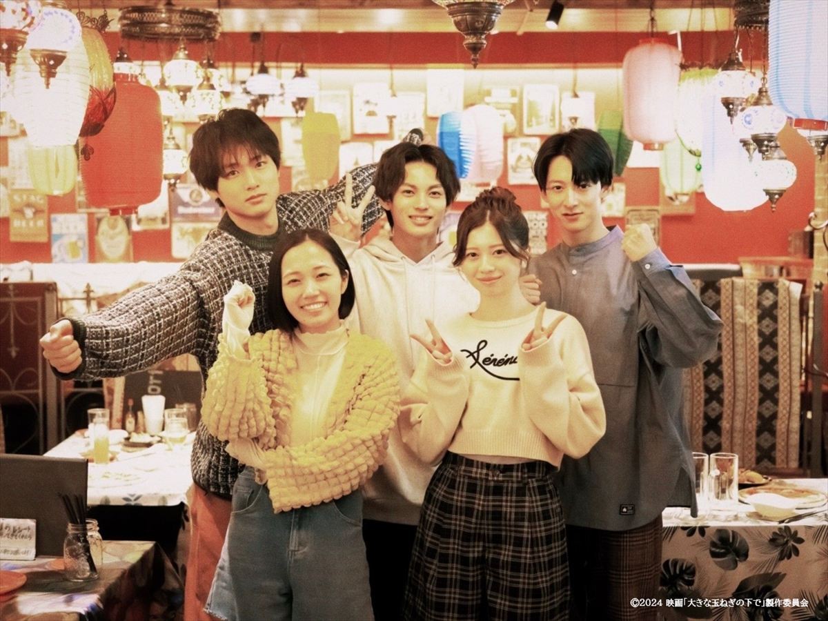 神尾楓珠＆桜田ひよりらがお互いをパシャリ！　『大きな玉ねぎの下で』“エモいい”オフショ一挙解禁