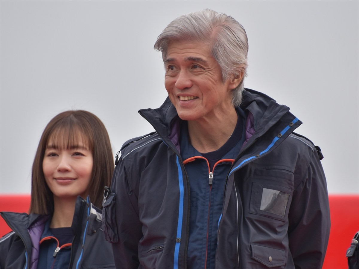 清野菜名、瀬戸康史、佐藤浩市らが消防局の出初式にサプライズ登場！　ドラマ『１１９エマージェンシーコール』をアピール
