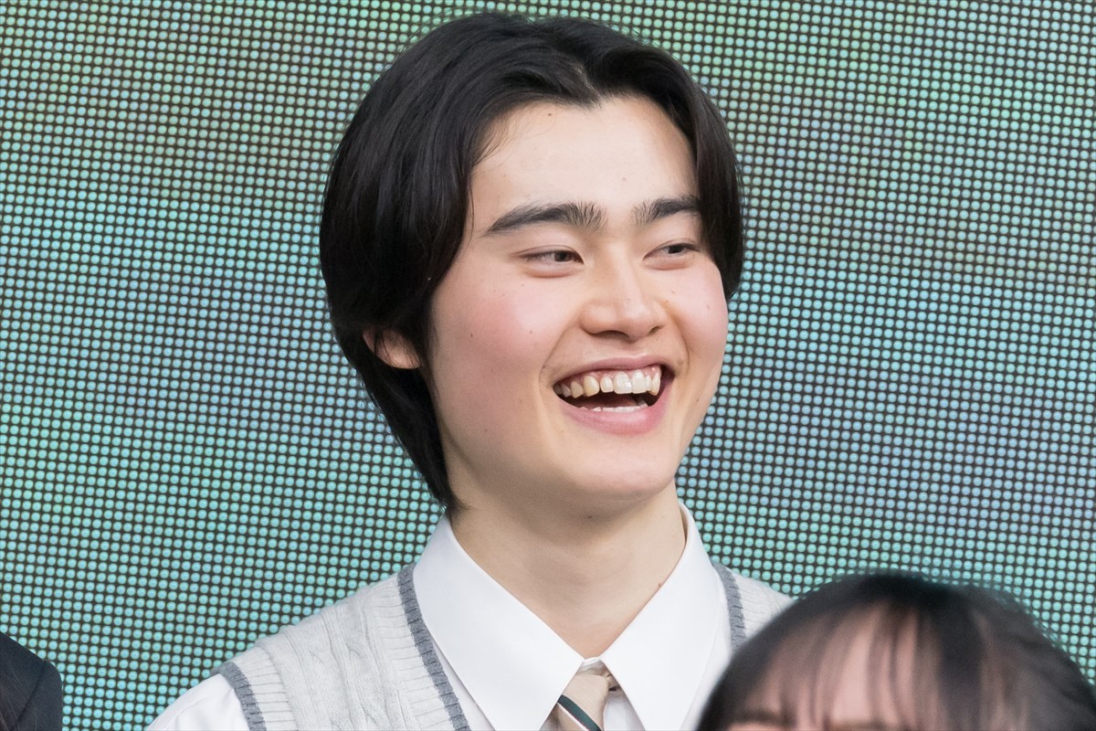 松坂桃李＆吉岡里帆、生徒役・奥平大兼の暴露に「見られてる（笑）」「恥ずかしい」
