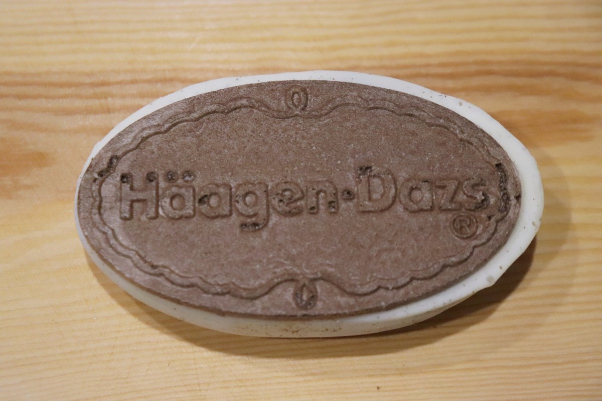 ハーゲンダッツ「ホワイト＆ブラック〜バニラチョコファッジ〜」20250131