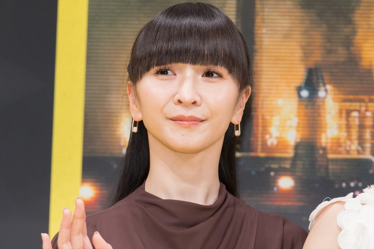 阿部寛、初のキャスター役でセリフ量は“過去最高”　生見愛瑠「信じられないぐらいのセリフ量を一発でこなされていた」