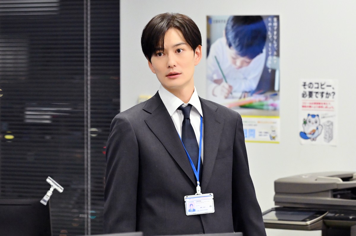 『御上先生』第2話　“御上”松坂桃李、“神崎”奥平大兼による不倫記事について生徒たちに討論させる