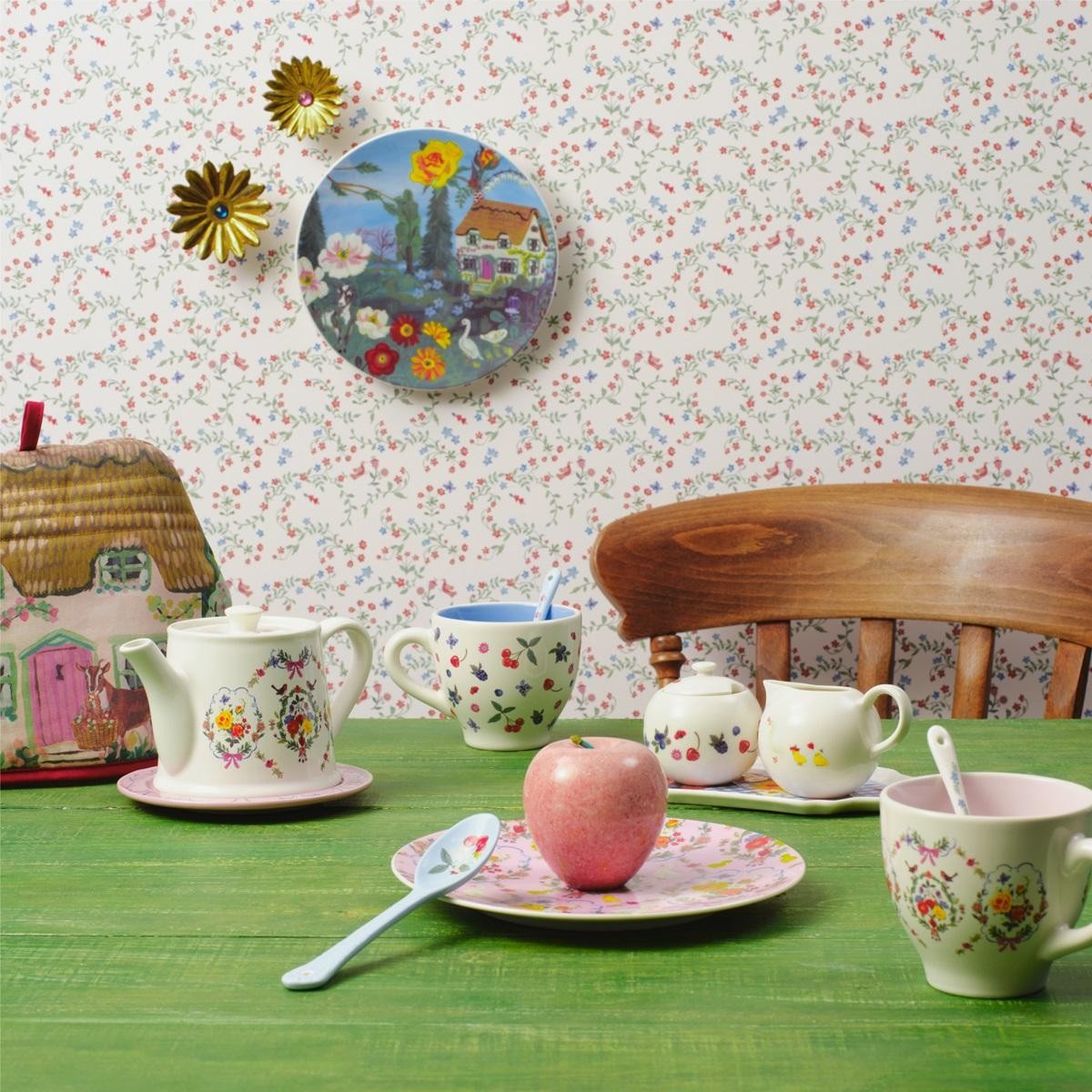 「Afternoon Tea」ナタリー・レテとコラボ! 春の訪れを祝うティーウエアなど展開へ