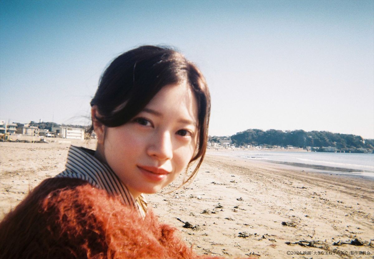 神尾楓珠＆桜田ひよりらがお互いをパシャリ！　『大きな玉ねぎの下で』“エモいい”オフショ一挙解禁