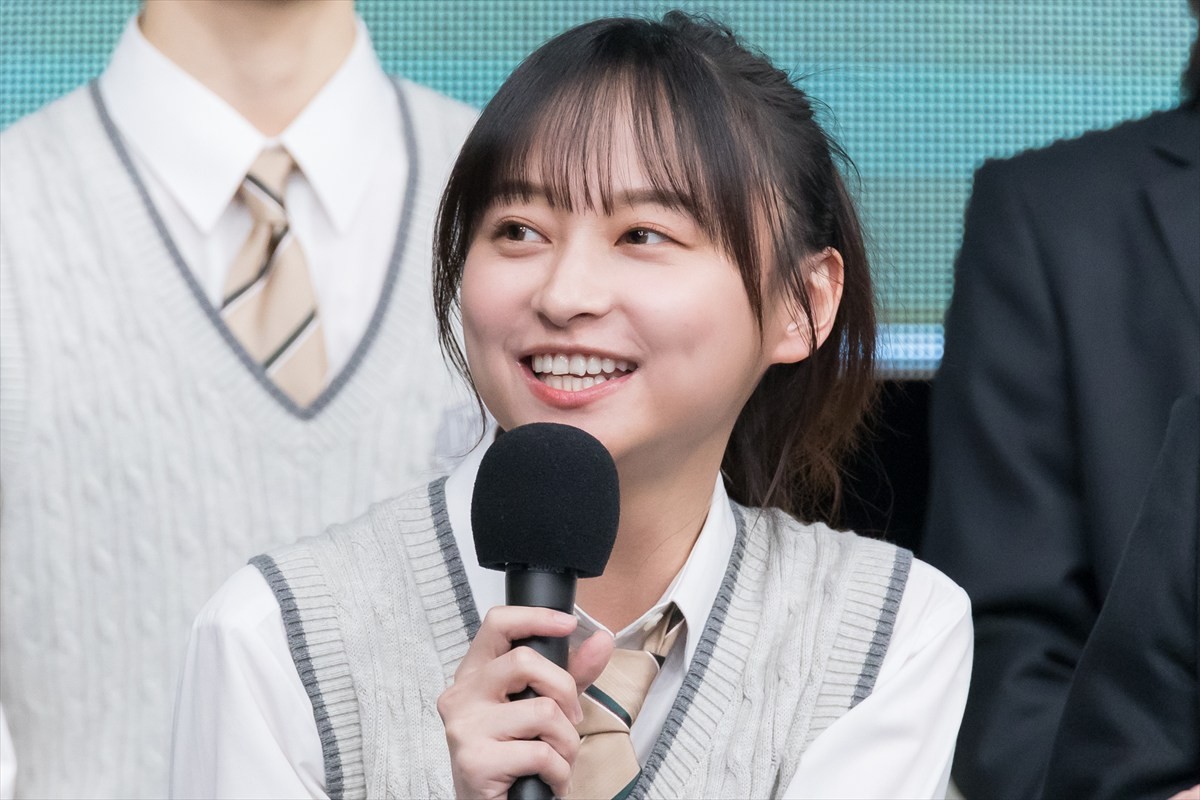 松坂桃李＆吉岡里帆、生徒役・奥平大兼の暴露に「見られてる（笑）」「恥ずかしい」