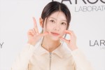 MOKA（ILLIT）、「ラ ロッシュ ポゼ トーンアップUVアンバサダー就任発表会」に登場
