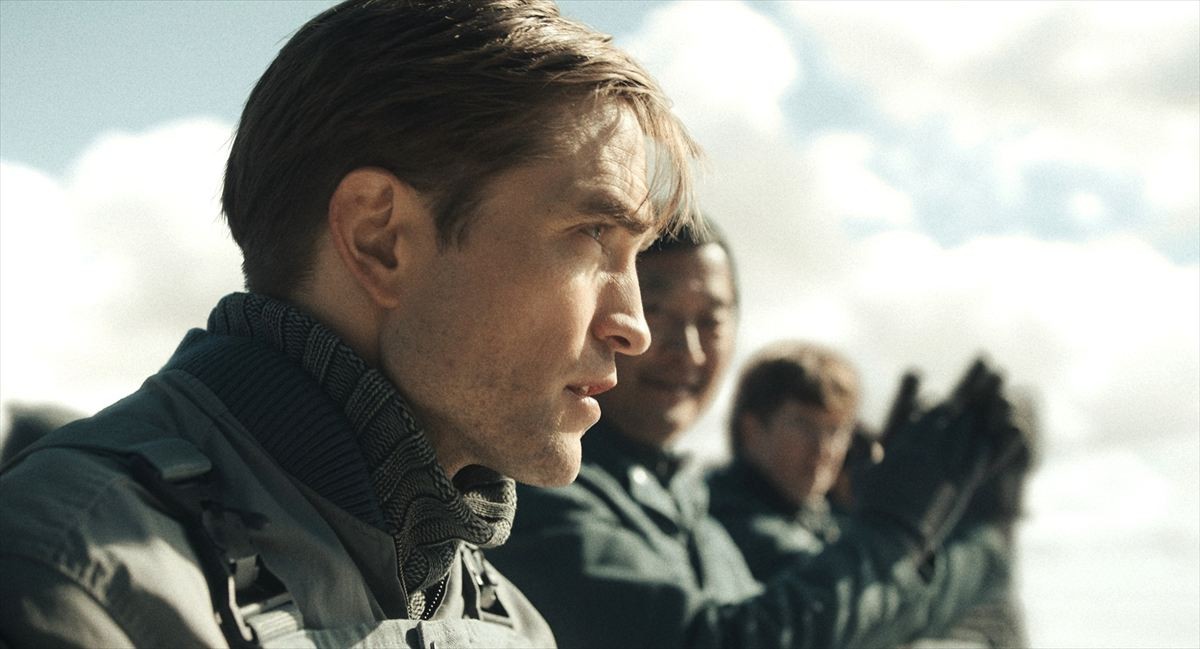 ポン・ジュノ監督最新作『ミッキー17』日本版予告解禁　使い捨てワーカーvsブラック企業の権力者！