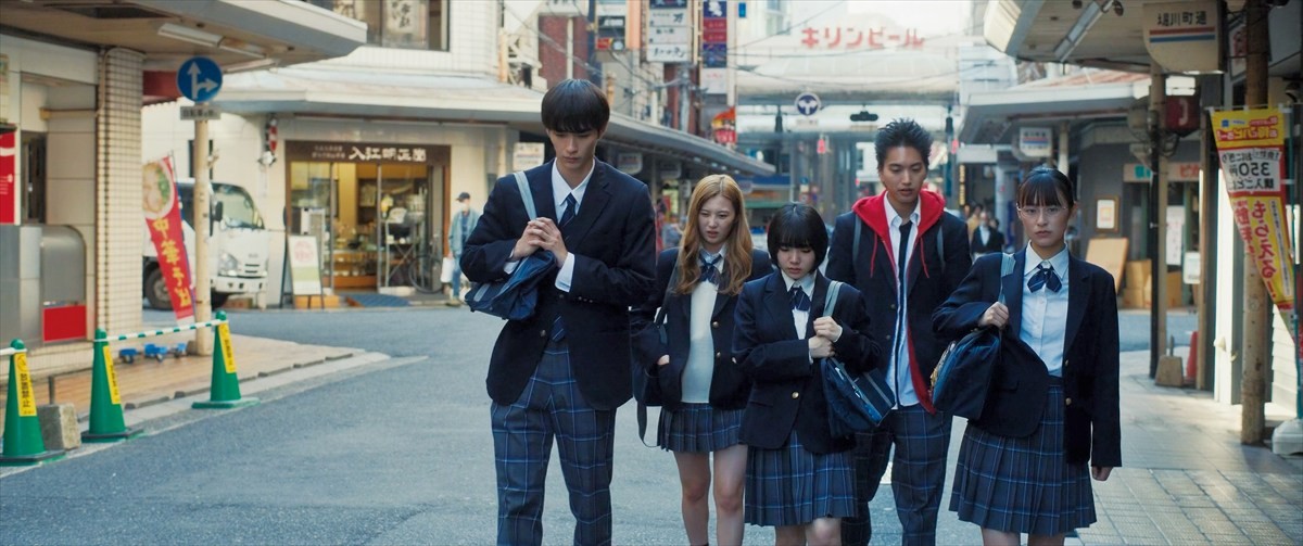 野村康太主演『6人ぼっち』、若手キャストたちによる“ぼっち”6人の修学旅行写真解禁
