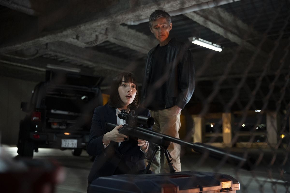 のん×藤ヶ谷太輔『幸せカナコの殺し屋生活』、その全ぼうとは？　超個性的キャラの場面写真解禁