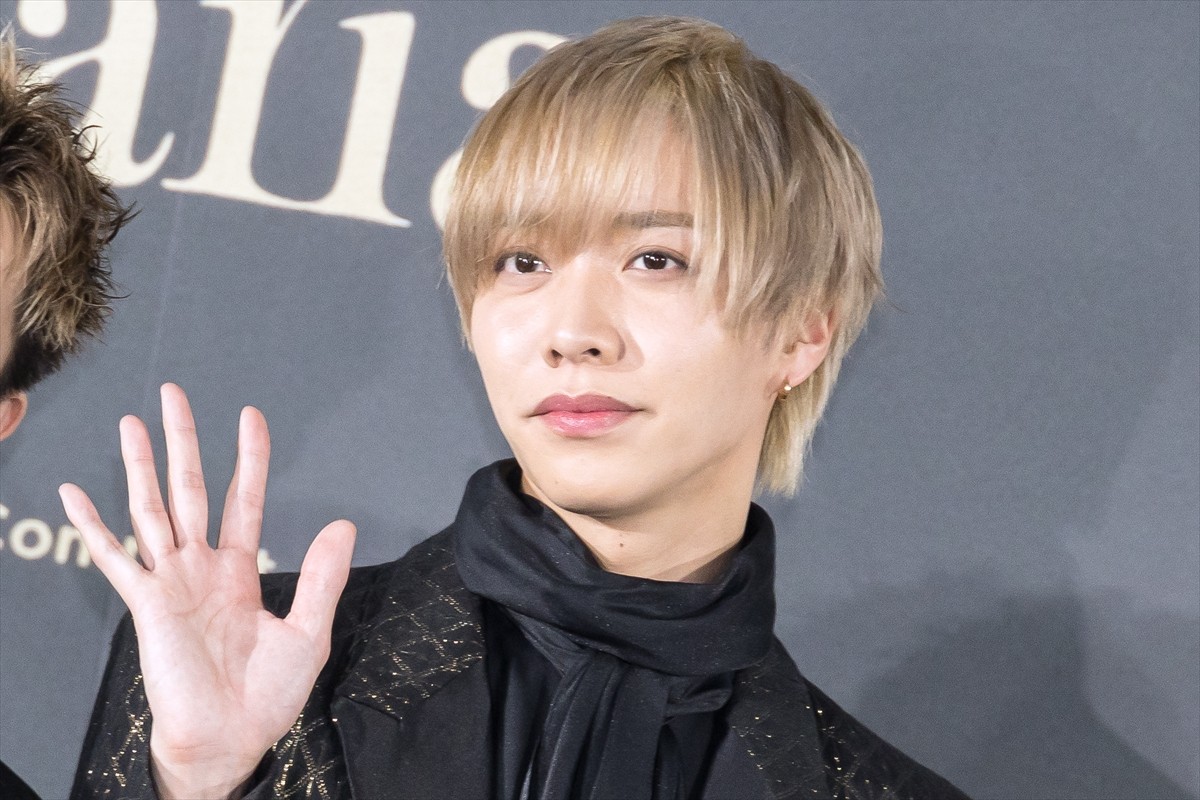 IMP.佐藤新、金髪から黒髪にした理由を告白「それが理由だったんだ！」