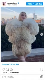 アニャ・テイラー＝ジョイ、「ノーパンツ」から洗練されたファーまで華麗なる5ルック披露※「Anya Taylor‐Joy」インスタグラム