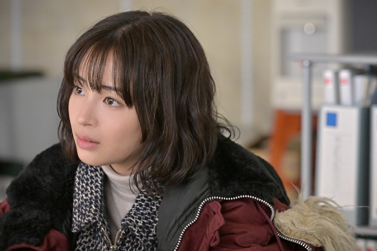 『クジャクのダンス、誰が見た？』謎のカラビナ男が第1話に続いて登場　ネット騒然「何者！？」「やけにイケボ」