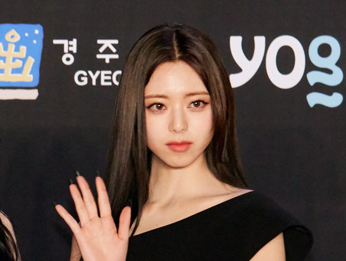 ITZY ユナ“日本の居酒屋”降臨にファン驚き！ 「磯丸きてるやん」「ユナがいる世界線どーゆうこと笑」